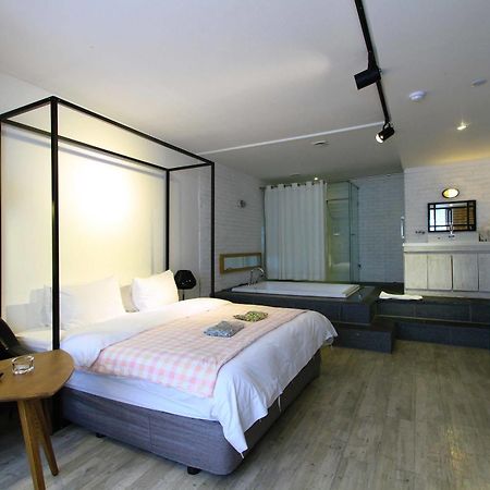 25 Hours Hotel 2 Busan Exterior photo