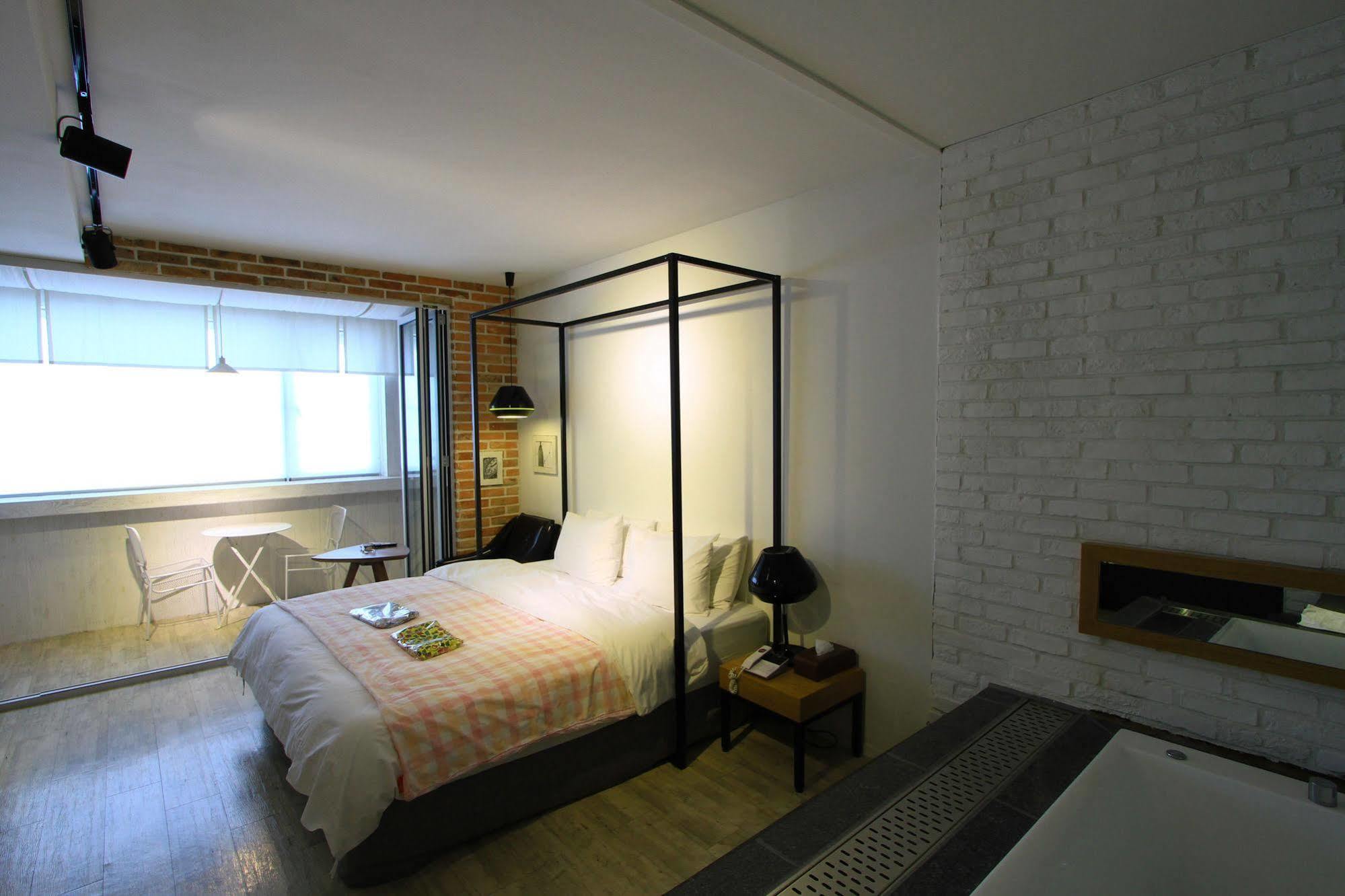 25 Hours Hotel 2 Busan Exterior photo